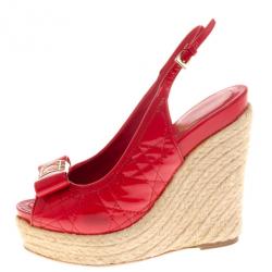مملوكة مسبقًا Dior Coral Patent Cannage Espadrille Wedge Sandals Size 35.5