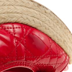 مملوكة مسبقًا Dior Coral Patent Cannage Espadrille Wedge Sandals Size 35.5