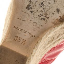 مملوكة مسبقًا Dior Coral Patent Cannage Espadrille Wedge Sandals Size 35.5