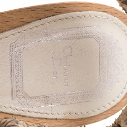 مملوكة مسبقًا صندل ديور فتحة كعب حواف جلد ثعبان وكانفاس أبيض مقاس 37.5