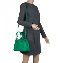 مملوكة مسبقًا حقيبة كروس دي كي أن واي جلد خضراء