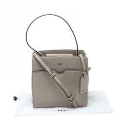 مملوكة مسبقًا حقيبة دي كي إن واي جلد بيج بيد علوية