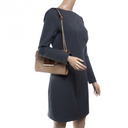 Pre Owned حقيبة كتف دي كي أن واي  قلاب جلد بنية/ بيج داكنة