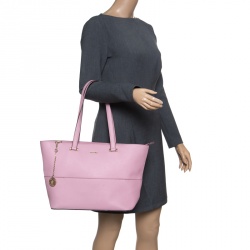 مملوكة مسبقًا حقيبة يد دي كي أن واي شوبر برينت بارك جلد سافيانو وردية