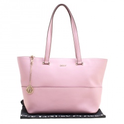 مملوكة مسبقًا حقيبة يد دي كي أن واي شوبر برينت بارك جلد سافيانو وردية