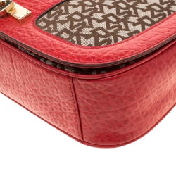 Pre Owned حقيبة كروس دي كي أن واي جلد وكانفاس بيج/ حمراء