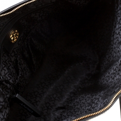 مملوكة مسبقًا حقيبة يد  مع محفظة دي كي أن واي سحاب مرصعة جلد نقش سحلية سوداء