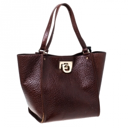 مملوكة مسبقًا حقيبة شوبر DKNY كورتني جلد نحاسي