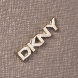 Pre Owned Dkny Beige Leather Bryant Chain Shoulder Bag