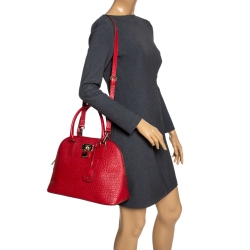 مملوكة مسبقًا حقيبة دي كي إن واي بقفل  جلد أحمر محبب