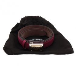 Pre Owned حزام دولتشي أند غابانا جلد وردي لوحة معدنية أمامية سكيني 90 سم