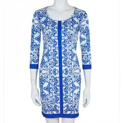 مملوكة مسبقًا فستان دولتشي أند غابانا كم ثلاثة أرباع تريكو منقوش أبيض وأزرق XS