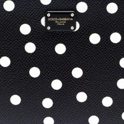 Pre Owned حقيبة كلاتش دولتشي أند غابانا جلد تنقيط بولكا بيضاء/ سوداء