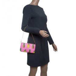 Pre Owned حقيبة دولتشي آند غابانا جلد وردي بطباعة الأناناس وسلسلة