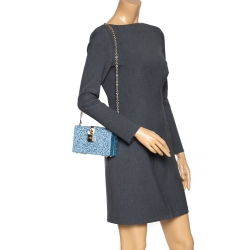 Pre Owned حقيبة دولتشي أند غابانا صندوقية ساتان مزخرفة كريستال زرقاء فاتحة