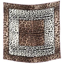 مملوكة مسبقًا وشاح دولتشي أند غابانا مربع حرير حواف مغايرة طباعة فهد