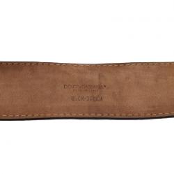 مملوكة مسبقًا حزام دولتشي أند غابانا جلد ذهبي ميتالك لوحة الشعار سكيني 85سم