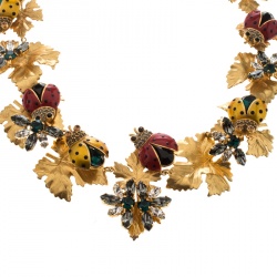 مملوكة مسبقًا قلادة دولتشي أند غابانا ليدي باغ ليف إيناميل كريستال مزخرفة ذهبية اللون