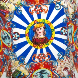 Pre Owned توب دولتشي آند غابانا حري ر سيسيليان مطبوع متعدد الألوان بلا أكمام M