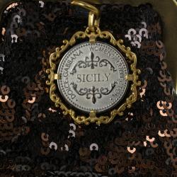 مملوكة مسبقًا Dolce and Gabbana Miss iPhone Case and Coin Purse