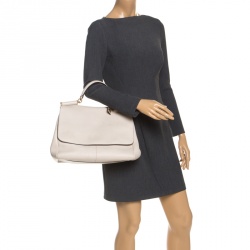 مملوكة مسبقًا حقيبة دولتشي أند غابانا قلاب يد علوية جلد كريمي