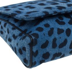 مملوكة مسبقًا حقيبة كتف دولتشي آند غابانا دنيم مطبع فهد أزرق ميس مارتيني 