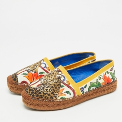 مملوكة مسبقًا حذاء فلات إسبادريل دولتشي آند غابانا قماش طباعة الورود الحمراء نعل سميك مقاس 39