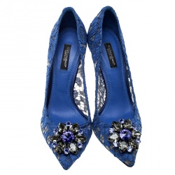 مملوكة مسبقًا Dolce and Gabbana Blue Lace Bellucci Crystal Embellished Pointed Toe Pumps Size 37.5