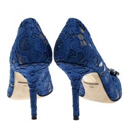 مملوكة مسبقًا Dolce and Gabbana Blue Lace Bellucci Crystal Embellished Pointed Toe Pumps Size 37.5