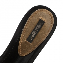 Pre Owned حذاء فلات سلايد دولشي أند غابانا ستان رباط كروس مزين كريستال أسود مقاس 39