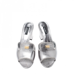 مملوكة مسبقًا حذاء مولز دولتشي أند غابانا مقدمة مفتوحة جلد نقش سحلية فضي ميتالك مقاس 38.5