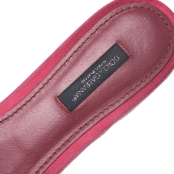 مملوكة مسبقًا حذاء سلايد فلات دولتشي أند غابانا بيانكا مزخرف كريستال دانتيل و ساتان أحمر مقاس 37