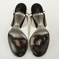 مملوكة مسبقًا Dolce and Gabbana White Bow Peep Toe Pumps Size 38.5