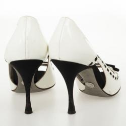 مملوكة مسبقًا Dolce and Gabbana White Bow Peep Toe Pumps Size 38.5