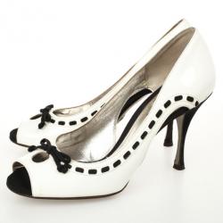 مملوكة مسبقًا Dolce and Gabbana White Bow Peep Toe Pumps Size 38.5