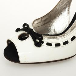 مملوكة مسبقًا Dolce and Gabbana White Bow Peep Toe Pumps Size 38.5