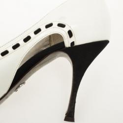 مملوكة مسبقًا Dolce and Gabbana White Bow Peep Toe Pumps Size 38.5