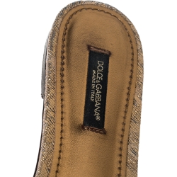 مملوكة مسبقًا Dolce & Gabbana Metallic Gold Brocade Fabric Sofia Crystal Embellished Flat Slides Size 36