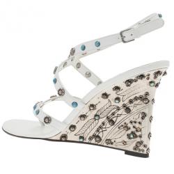 مملوكة مسبقًا صندل دولتشي أند غابانا شريط كاحل مرصع أبيض مقاس 39
