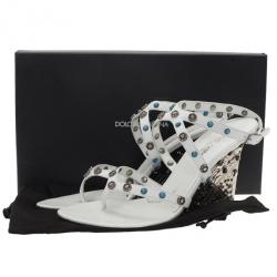 مملوكة مسبقًا صندل دولتشي أند غابانا شريط كاحل مرصع أبيض مقاس 39