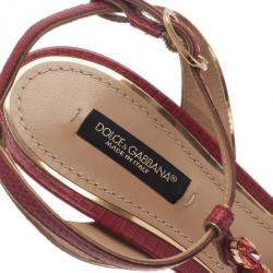 Pre Owned صندل دولتشي أند غابانا شريط T جلد مرصع أحمر مقاس 39