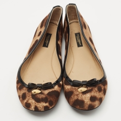 مملوكة مسبقًا Dolce & Gabbana Brown/Black Leopard Print Coated Canvas and Patent Ballet Flats Size 40