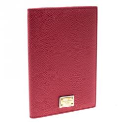 مملوكة مسبقًا Dolce and Gabbana Red Leather Passport Holder