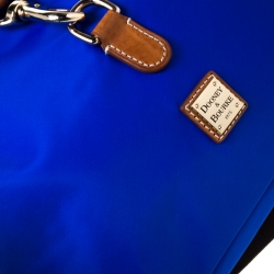 مملوكة مسبقًا Dooney & Bourke Blue Nylon Annie Sac Crossbody Bag