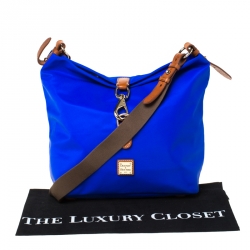 مملوكة مسبقًا Dooney & Bourke Blue Nylon Annie Sac Crossbody Bag