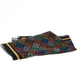 مملوكة مسبقًا وشاح فندي طباعة زوكا متعدد الألوان حرير أسود