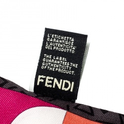 مملوكة مسبقًا وشاح بندانه فندي حرير تويل مطبوع متعدد الألوان