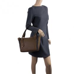 مملوكة مسبقًا Fendi Leather Pequin Trapeze Bag