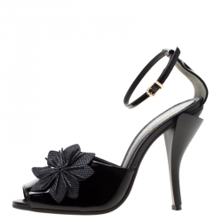 مملوكة مسبقًا Fendi Black Patent Leather With Embossed Lizard Leather Appliqued Flower Peep Toe Ankle Strap Sandals Size 38