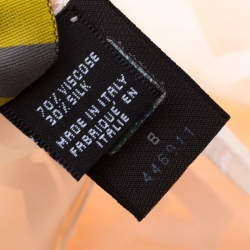 مملوكة مسبقًا وشاح فندي حرير شيفون وردي فاتح بالشعار 